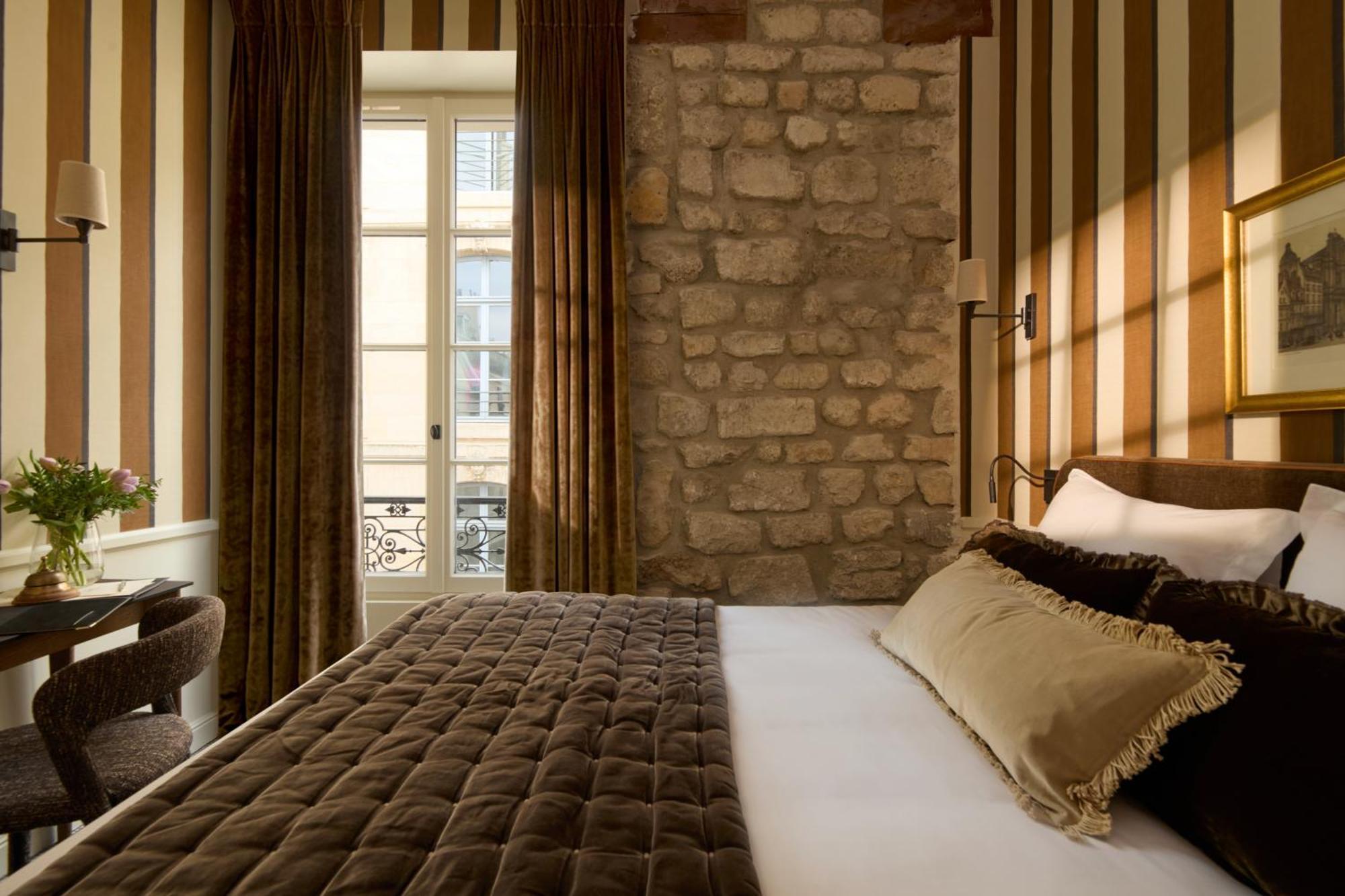 Double Room,1765143401:JPEG